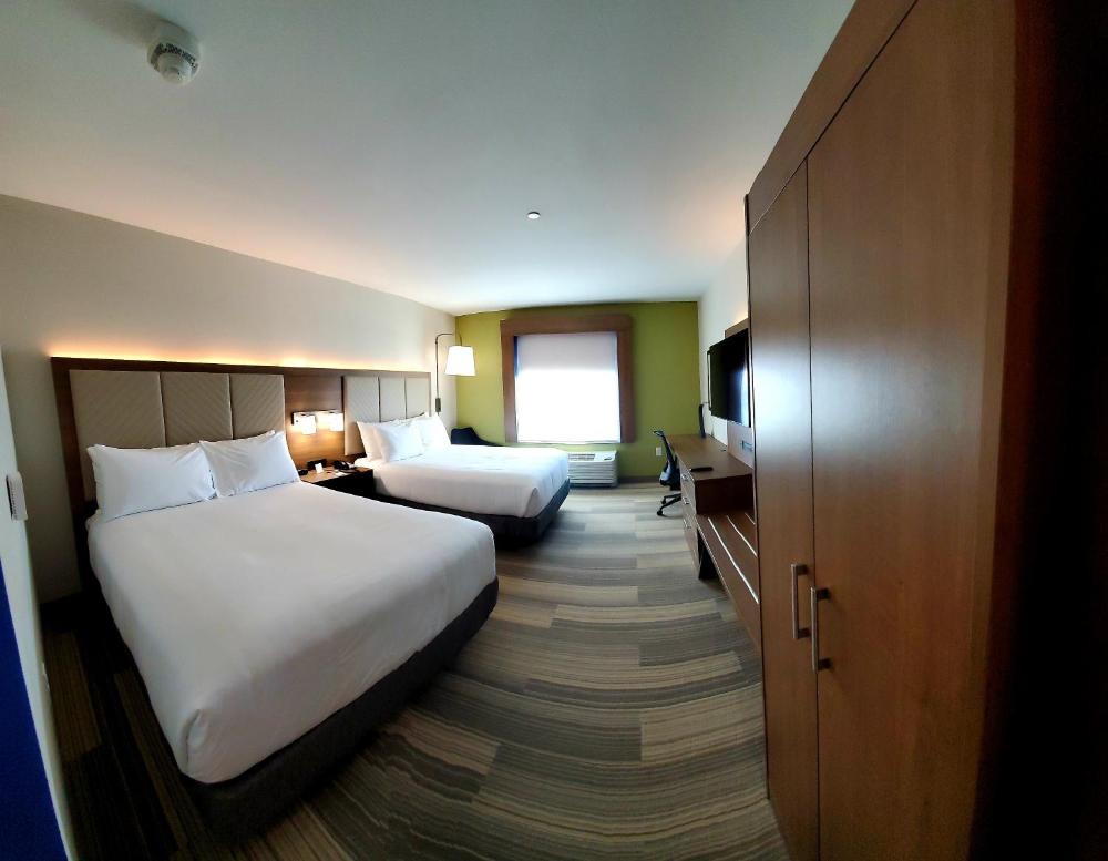Standard Queen Room with Two Queen Beds interior